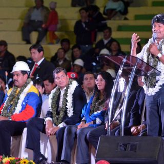 Presidentes sudamericanos tratan incidente diplomático con Morales