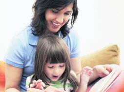 Apoyo. Compartir momentos con los hijos es una buena forma de impulsarlos en su desarrollo emocional.  /