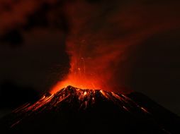 Indican que el perímetro de 12 kilómetros se mantiene en las inmediaciones de ''Don Goyo''. EFE /