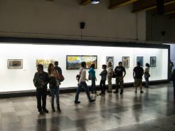 La línea de la exposición de Grimaldi bien puede entenderse como la visión de las noches de parranda.  /