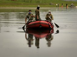 Con equipos de oxigenación 'ventilarán' la zona cpn el objetivo de eliminar paulatinamente la contaminación por la melaza.  /