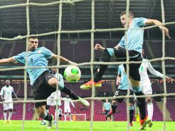 El presidente de la AFA, Julio Grondona señala que ya existe una acuerdo para que ambos países alberguen el evento. AFP /