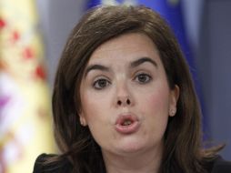 La vicepresidenta del Gobierno, Soraya Sáenz de Santamaría, durante la rueda de prensa. EFE /