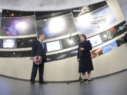 Valentina Tereshkova, la primera mujer en volar al espacio exterior, junto a Vladimir Putin. ARCHIVO /