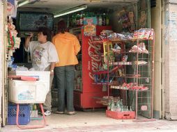 Durante recorridos de inspección se confirmaba la presencia de más y más establecimientos; particularmente, de tiendas de abarrotes. ARCHIVO /