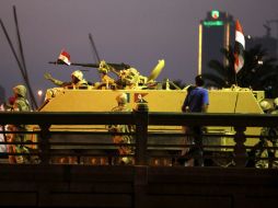 El ejército asegura que su misión es proteger la vida de los manifestantes. EFE /