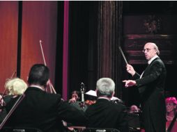 Guido María Guida dirige a la OFJ en el Teatro Degollado. EL INFORMADOR /