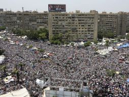 Simpatizantes del presidente depuesto Mohamed Morsi protestan junto a la mezquita Rabaa Adawiya. EFE /