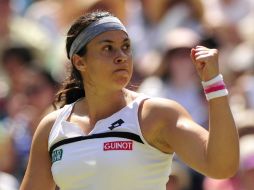 De estar fuera de las apuestas en el torneo de Wimbledon, Bartoli tiene los reflectores posados en ella. EFE /