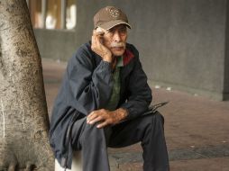 En el caso de los adultos mayores, la inmovilidad viene como consecuencia del deterioro progresivo. ARCHIVO /