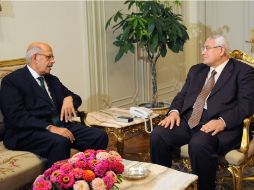 El presidente interino Mansur se reúne con ElBaradei. AFP /