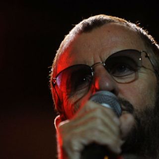 Ringo Starr celebra 73 años con mensaje de ''paz y amor''