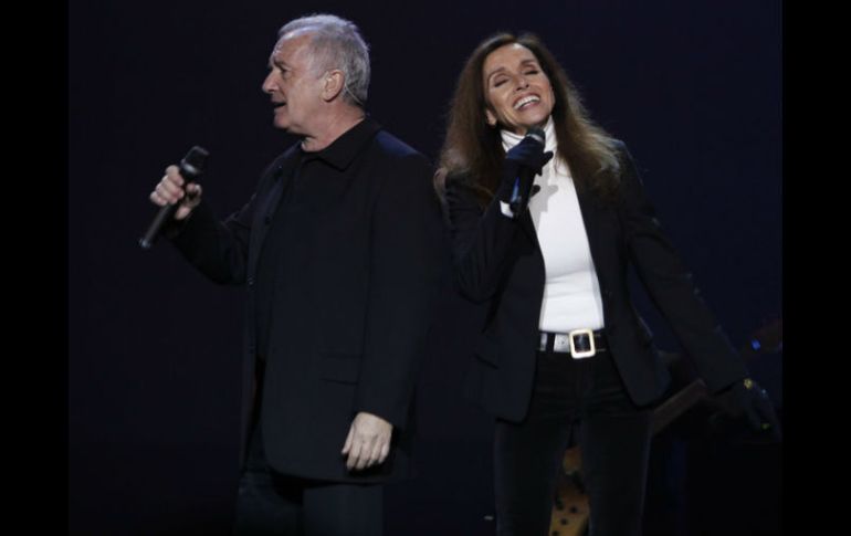 Víctor Manuel,  es famoso por el tema ''La puerta de Alcalá'', que canta a dueto con su esposa, Ana Belén. ARCHIVO /