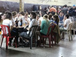 Atmósfera. Aspecto de una noche en el bar San Bernardo. ESPECIAL /