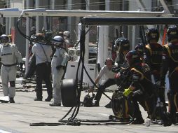 El momento en que el neumático rueda hacia los pits. AP /