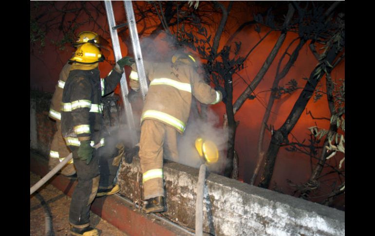 Según los progenitores del menor, el fuego pudo haber iniciado por una vela que dejaron encendida. ARCHIVO /