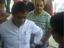 La casa de campaña de Francisco Reyes (i) ya había sido dañada por un grupo de jóvenes. ESPECIAL /