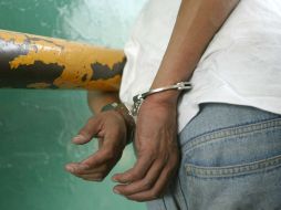 El automóvil que chocó quedó a disposición del Ministerio Público junto con el acusado y las autopartes recuperadas. ARCHIVO /