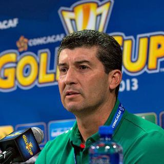 'Chepo' sale repudiado del Rose Bowl