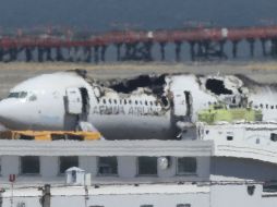 Vista de los restos del fuselaje del avión Boeing 777 de la aerolínea Asiana Airlines. EFE /