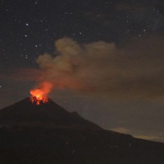 El cráter del Popocatépetl presenta incandescencia
