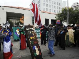 Simpatizantes del presidente realizan esta manifestación para mostrar su inconformidad con el trato de estos países hacia Evo Morales. AFP /