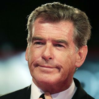 Pierce Brosnan dice que intentó todo para salvar a su hija