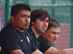 El cuerpo técnico del Atlas durante una de las prácticas del equipo. ARCHIVO /
