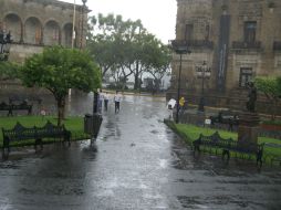 Habrán intervalos de chubascos con tormentas muy fuertes en el Estado. ARCHIVO /