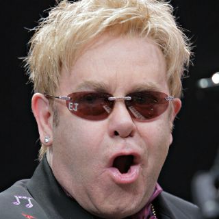 El cantante Elton John cancela compromisos por apendicitis