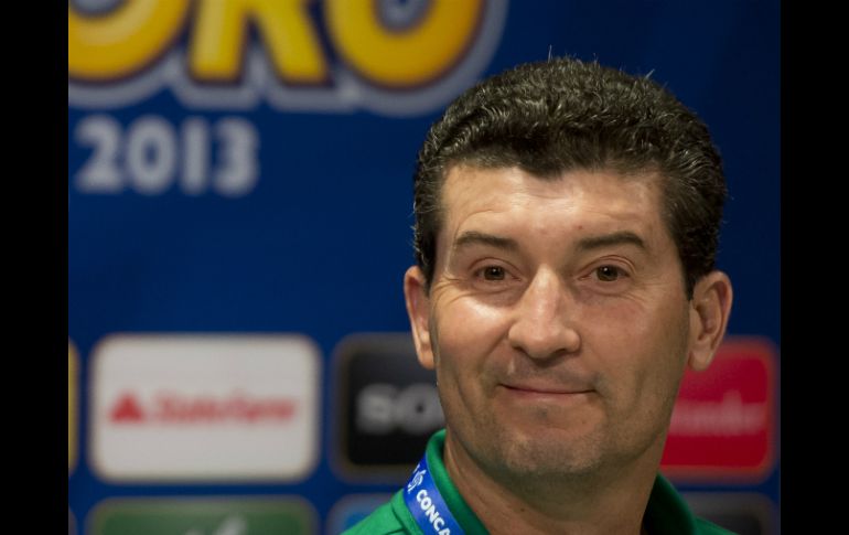 El Tri no ha visto la suya este 2013 y la afición cree que de la Torre tiene que renunciar. AFP /