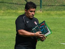 El estratega confiesa que a él tampoco le han pagado el mes que tiene trabajando.  /