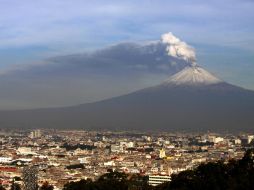 Vista del volcán Popocatépetl,, observado desde la ciudad de Puebla. EFE /