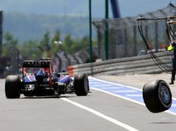 La llanta se desprendió cuando Webber iba saliendo del área. AFP /