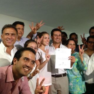 Yunes recibe constancia como edil electo en Boca del Río