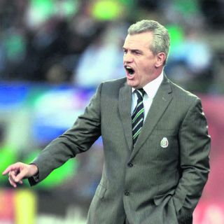 Un suicidio quitar a ''Chepo'' ahora, afirma Javier Aguirre