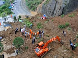 En Zhongxing, en la provincia de  Sichuan (suroeste chino), siguen en busca de sobrevivientes de un deslizamiento de tierra. XINHUA /