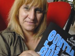 Fernández expresó que su novela es una historia que se lee muy bien y tiene un intenso y buen final. EFE /