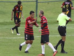 Bravo y Vuoso festejando uno de los goles. MEXSPORT /