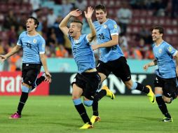 Jugadores del equipo de Uruguay celebran la victoria obtenida ante Irak. EFE /