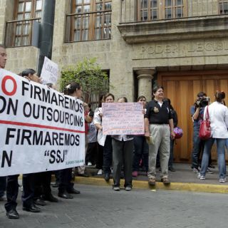 Outsourcing trae al Gobierno ahorro y problemas laborales