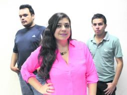 Francisco, Luis Ángel y Gabriela son personas económicamente activas; ellos siguen estudiando, mientras que ella labora en una empresa. EL INFORMADOR /