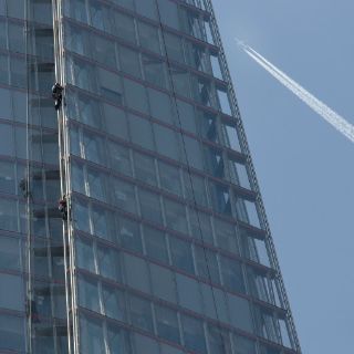 Seis activistas de Greenpeace escalan el Shard