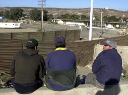 La medida es un esfuerzo por desalentar a los migrantes a que intenten regresar debido a la distancia de la frontera. ARCHIVO /