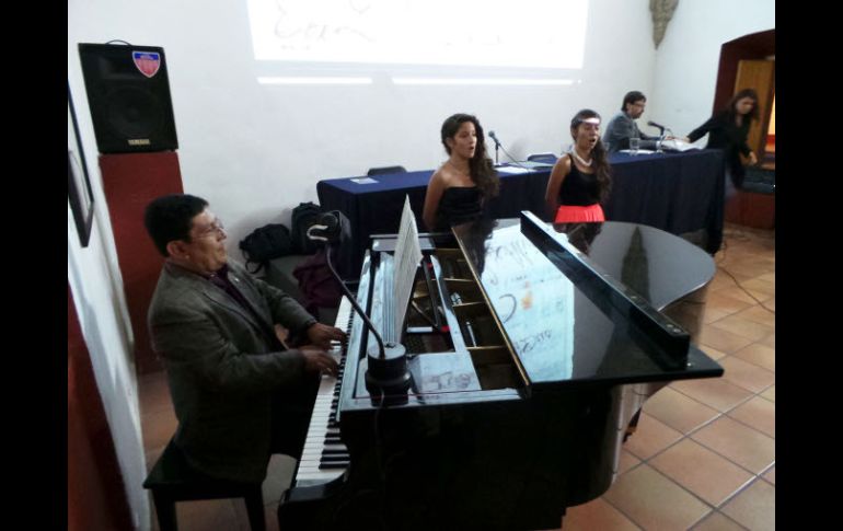 La exposición estuvo reforzada con la interpretación de piezas musicales. EL INFORMADOR /