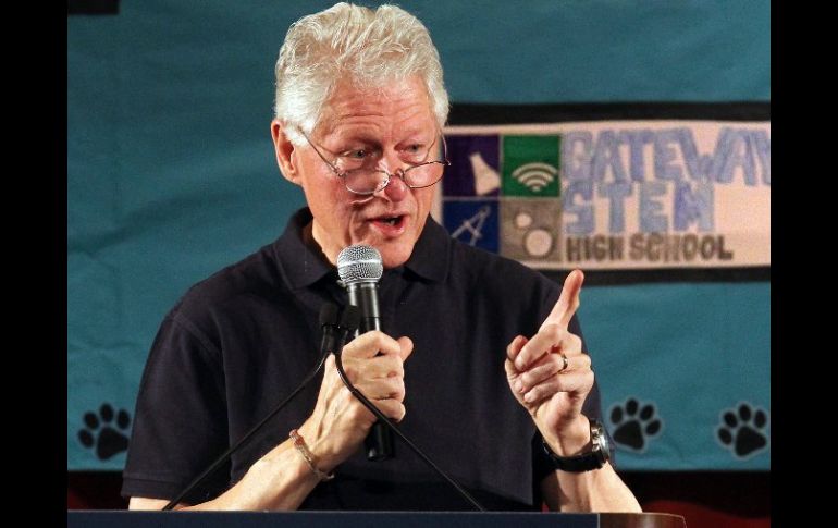 Bill Clinton aceptó la disculpa del cantante y le dio un consejo que debería escuchar. ARCHIVO /