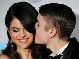 Justin Bieber ahora tendrá que evitar sus hábitos anteriores para poder continúar su relación con Selena Gómez. ARCHIVO /