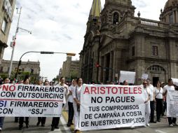 El martes la SSJ afirmó que los empleados eventuales del Seguro Popular podrían firmar o no por outsourcing. ARCHIVO /