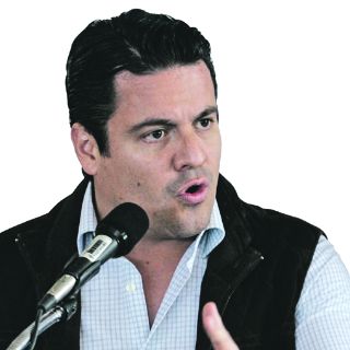 Aristóteles pide acatar la reducción de sueldos en OPD