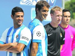 ¡Foto, foto!. Vela, Prieto, Castro y Bravo, de la Real, lucen los nuevos modelos. EFE /